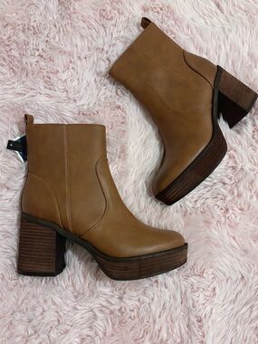 House of Harlow 1960 Tan Platform Block Heel Ankle Boots